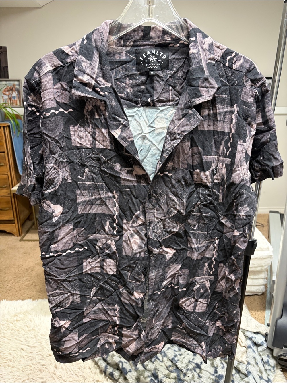 Men's Short Sleeve Button-Down Shirt in Black & Light Pink